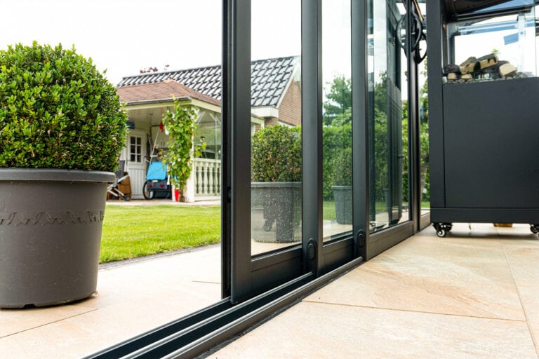 Topline_RAL7016_SW_KF_MA_081-Web_1920x1080px